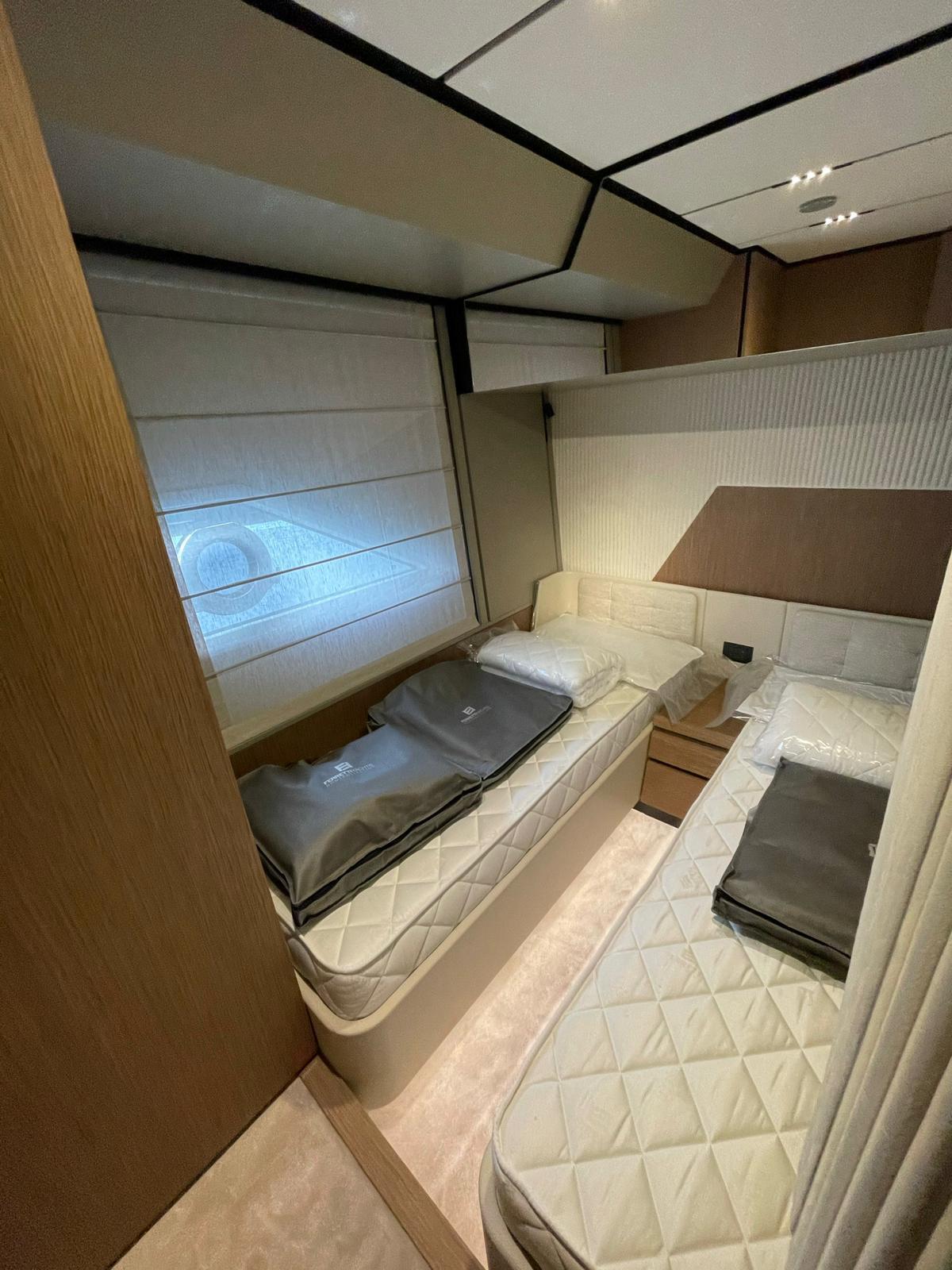 2021 FERRETTI YACHTS 720 